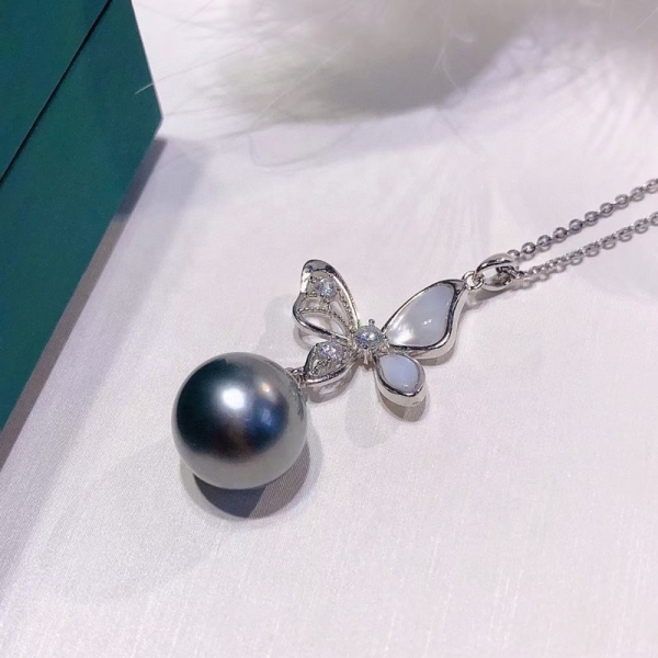 Latest design 10-11mmTahitian pearl jewelry 925 Sterling Silver mother shell butterfly pearl pendant