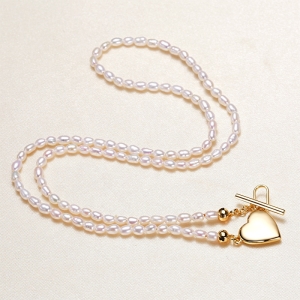 Fashion freshwater pearl necklace pendant 2-4mm mini rice pearl necklace with heart pendant