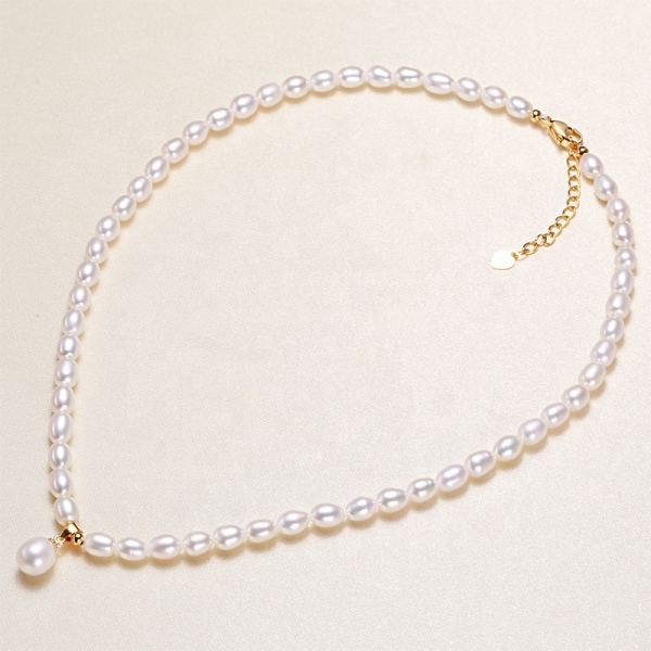 latest design freshwater pearl necklace pendant small rice pearl necklace with pendant